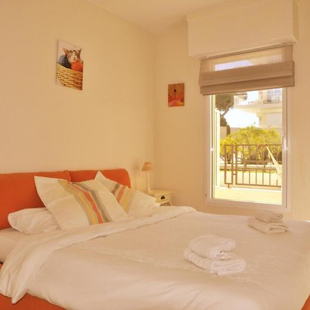 Cannes Seafront Haven: Modern 2-Bed Apartment with Pool Exterior photo