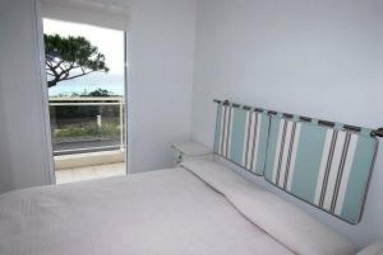 Cannes Seafront Haven: Modern 2-Bed Apartment with Pool Exterior photo
