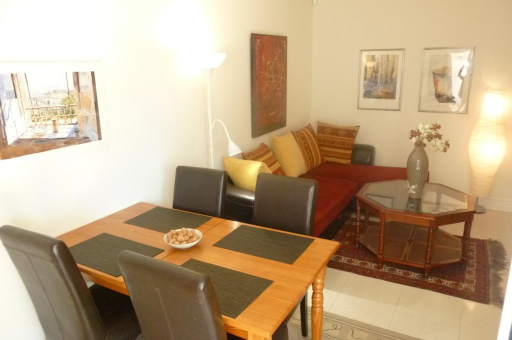 Cannes Seafront Haven: Modern 2-Bed Apartment with Pool Exterior photo