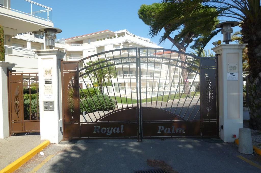 Cannes Seafront Haven: Modern 2-Bed Apartment with Pool Exterior photo