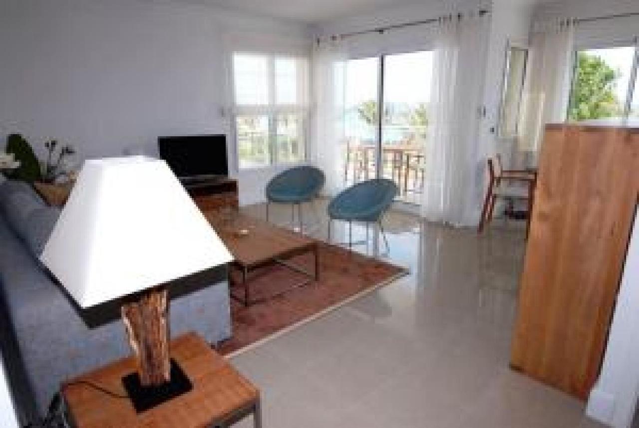 Cannes Seafront Haven: Modern 2-Bed Apartment with Pool Exterior photo