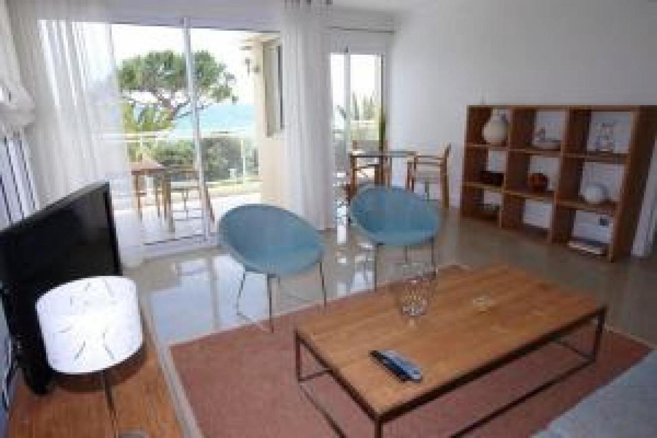 Cannes Seafront Haven: Modern 2-Bed Apartment with Pool Exterior photo