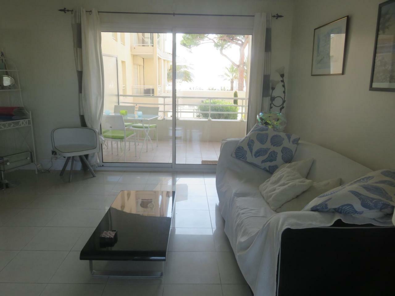 Cannes Seafront Haven: Modern 2-Bed Apartment with Pool Exterior photo
